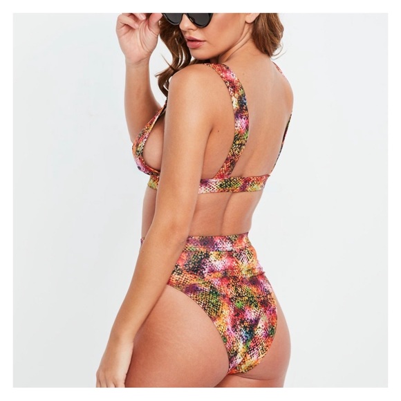 MISSGUIDED HIGH WAIST AND PLUNGING NECKLINE SWIMSUIT NWT SZ 6 - Picture 2 of 6